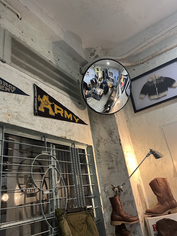 Vintage Thông Thrift Shop 1