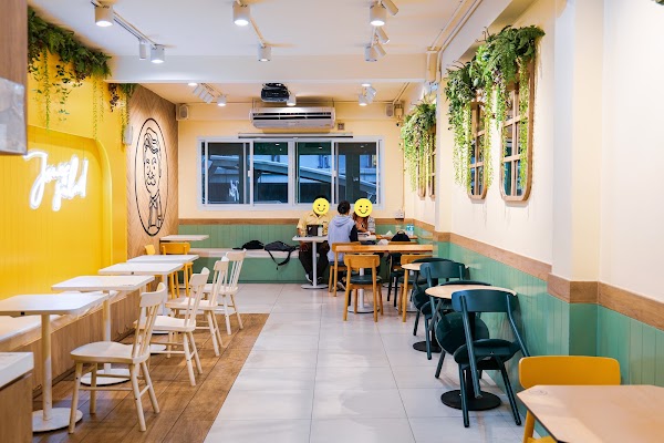 Jones' Salad สาขา ศาลาแดง (Saladaeng)