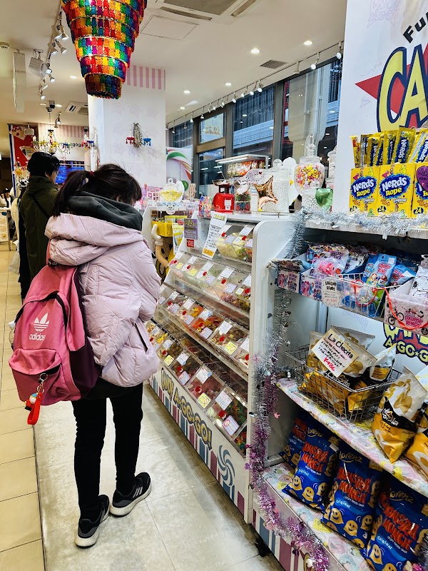 UNIQLO Shinsaibashisuji Store 2