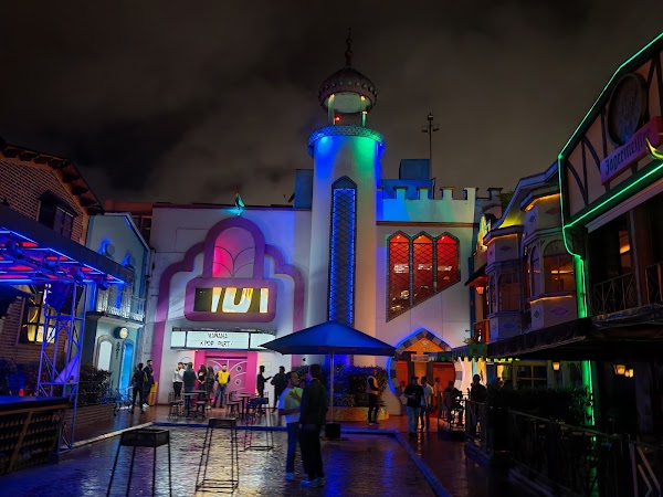 THEATRON 4