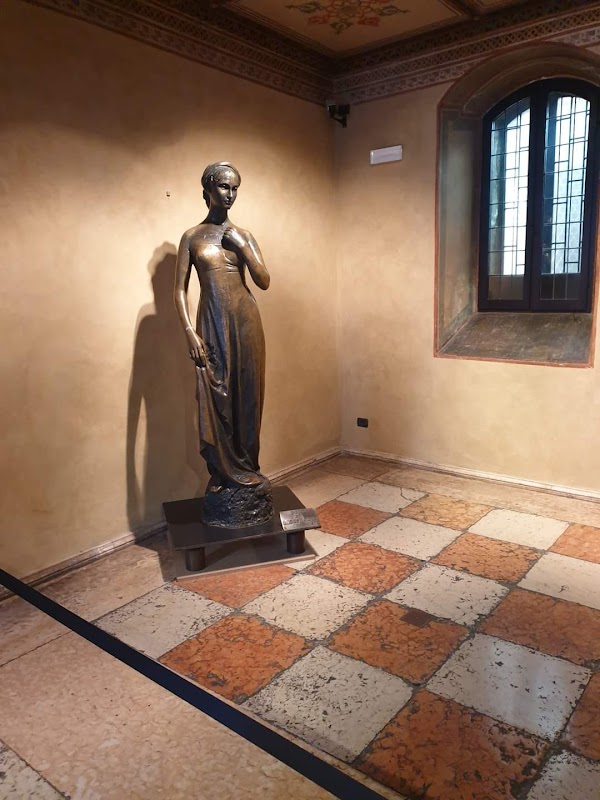 Statue of Juliet 2