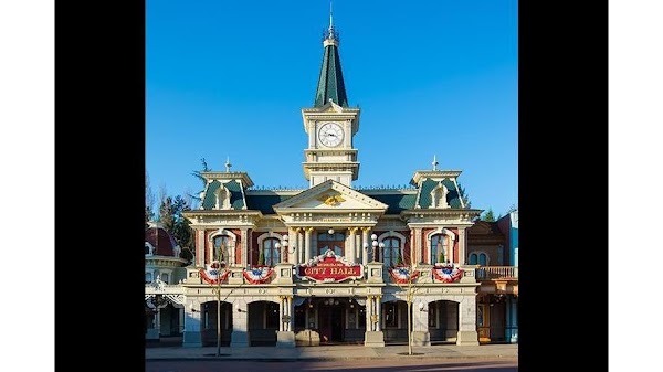 Disneyland Paris City Hall 1