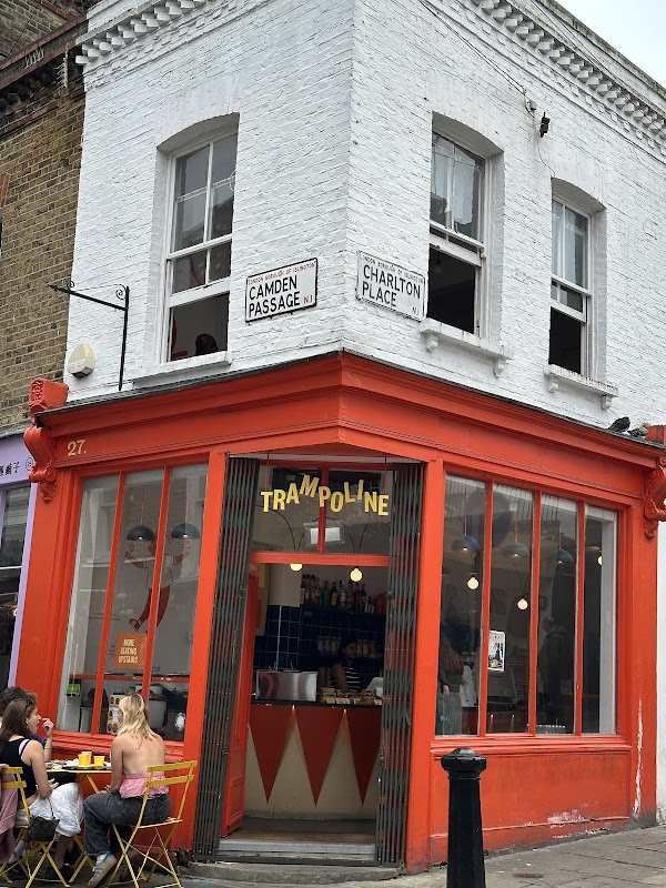 TRAMPOLINE Cafe 3