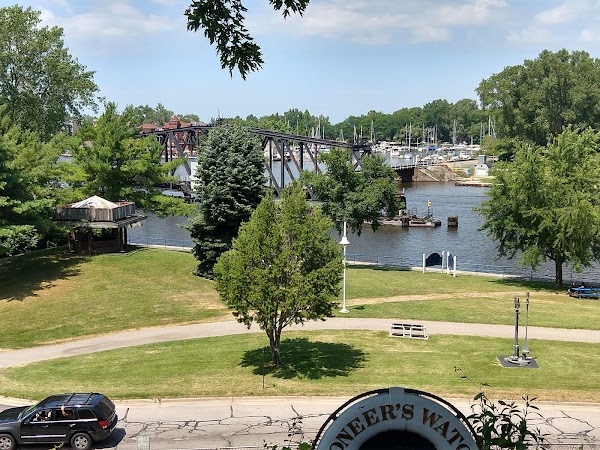 Lake Bluff Park