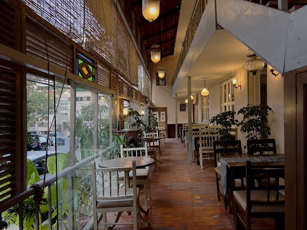 Mazuri Cafe & Restaurant