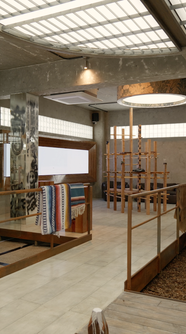 ROMANTIC MOVE Seongsu Flagship Store 4