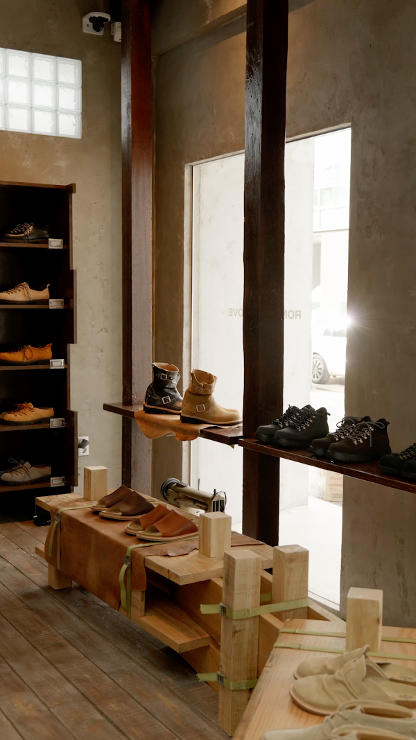 ROMANTIC MOVE Seongsu Flagship Store 2