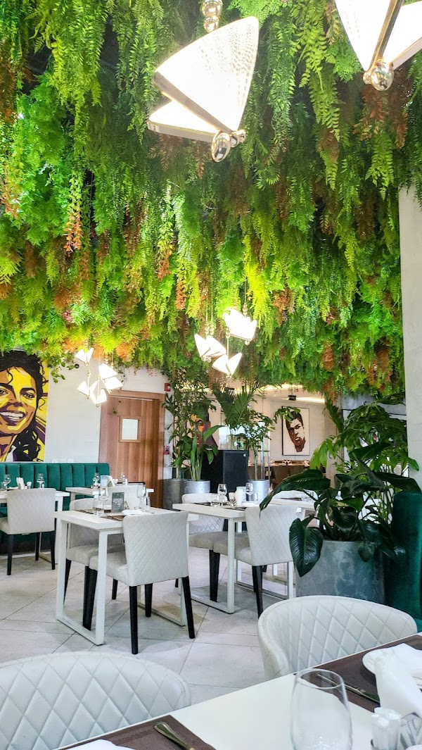 White Restaurant & Garden 2