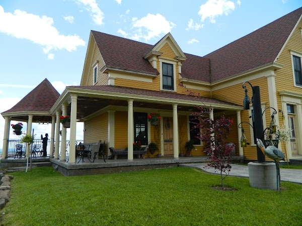 Magnetic Hill Winery 1