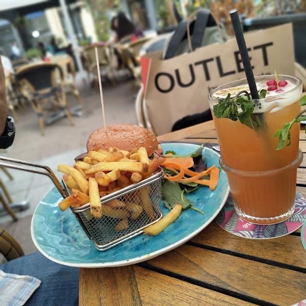 Bull & Bear Restaurant & Sportsbar 4