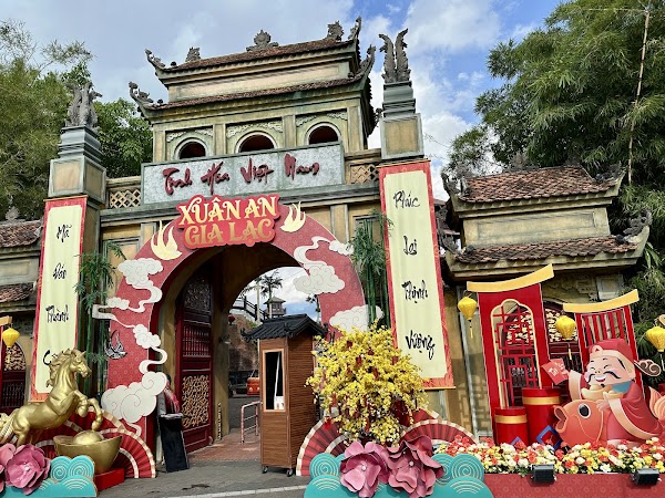 Tinh Hoa Vietnam Quintessence of Vietnam Sân khấu thực cảnh Tinh hoa Việt Nam
