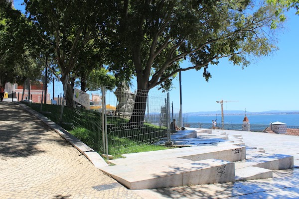 Jardim do Alto de Santa Catarina / Adamastor