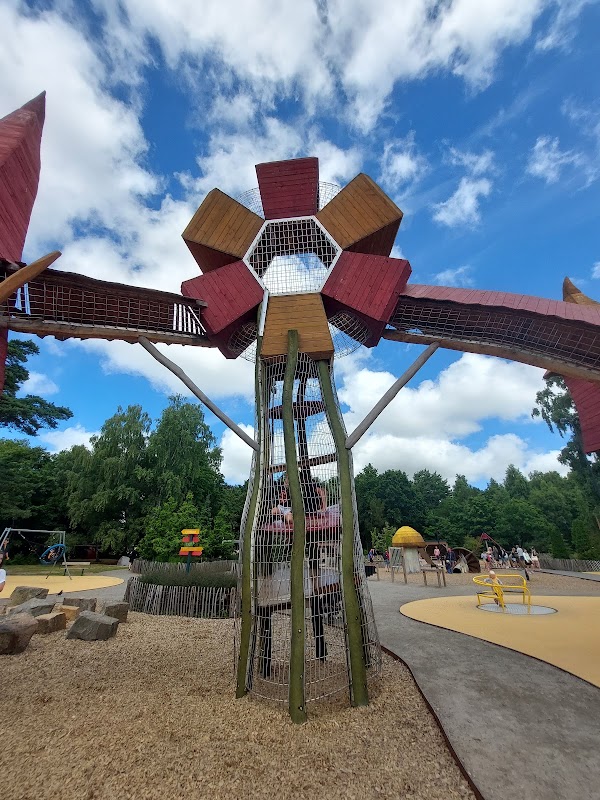 Vallarnas playground and mini zoo 1