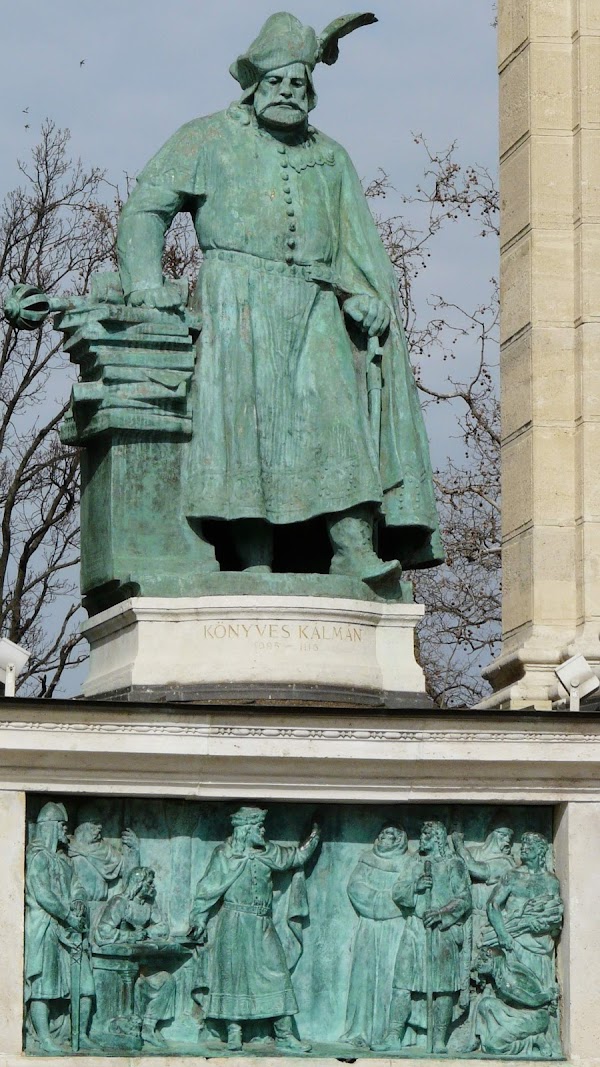 Heroes' Square 4