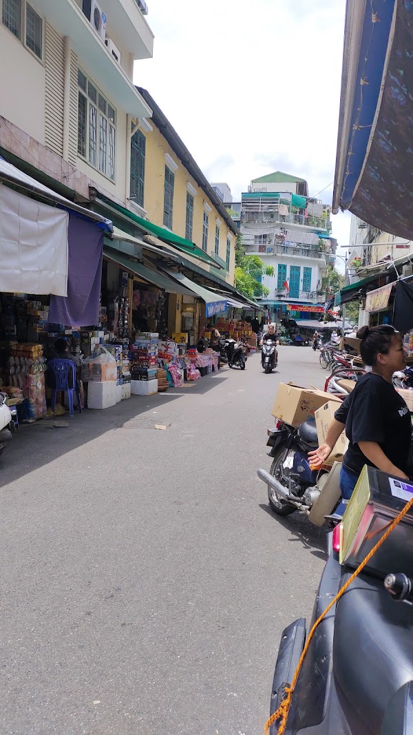 chocolate market 2