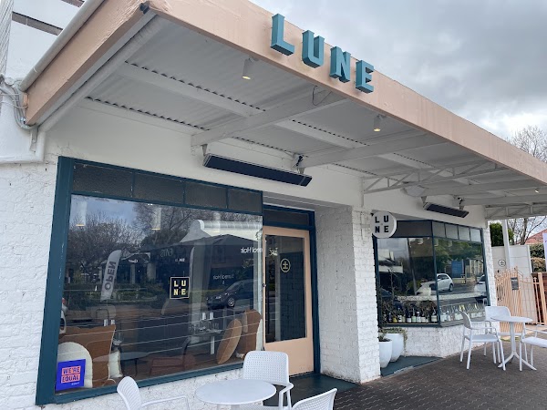 Lune Bar & Eatery