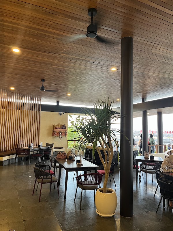 MOLO Restaurant & Bar 5