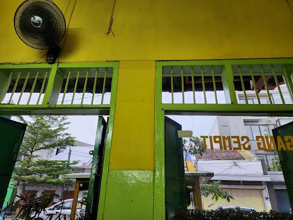 Rumah Makan Gang Sempit 1