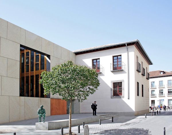 Iván de Vargas Library