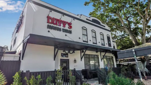 Duff's Famous Wings 1