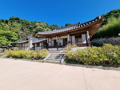 Ojukheon House & Ojukheon Municipal Museum