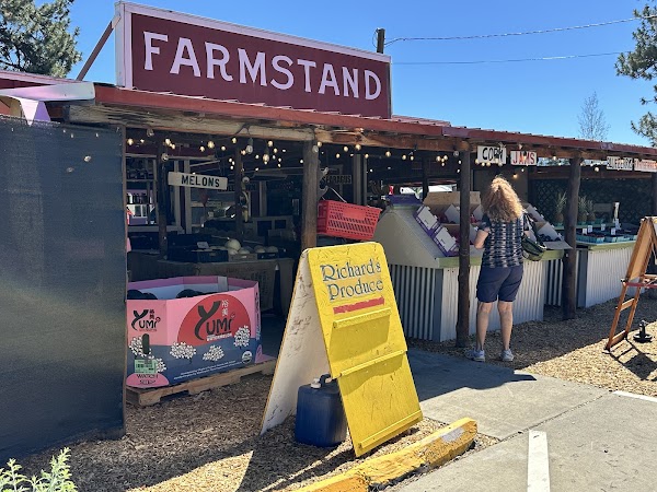 Sisters Farmstand 3