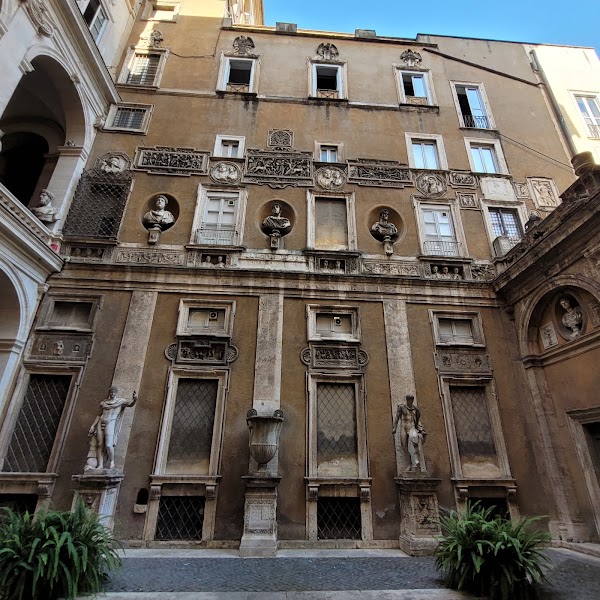 Palazzo Mattei 5