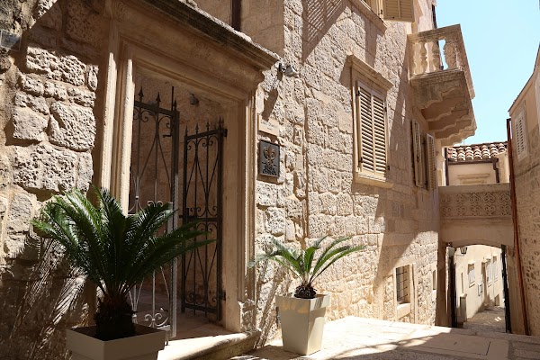 Lesic Dimitri Palace - Luxury apartments with full hotel service Croatia