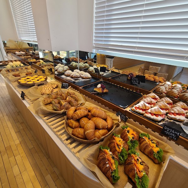 Moenu Bakery 3