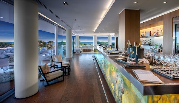 67 Sky Lounge 1
