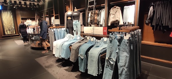 Abercrombie & Fitch 2
