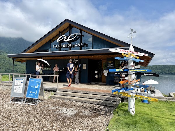 ao LAKESIDE CAFE 5
