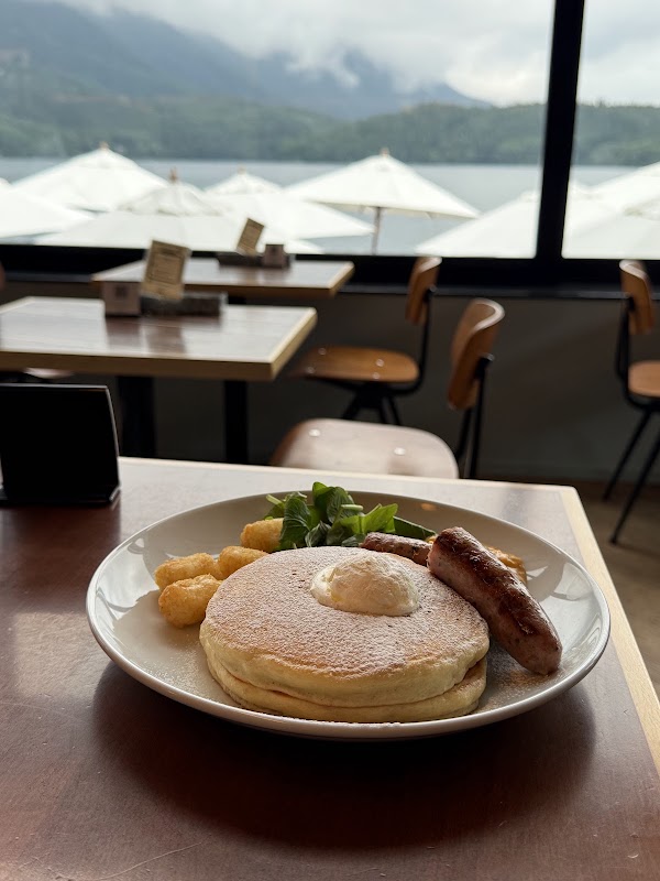 ao LAKESIDE CAFE 2
