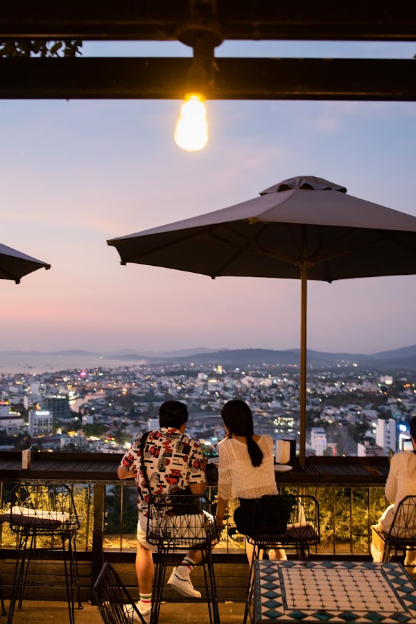 Chuồn Chuồn Bistro & Bar