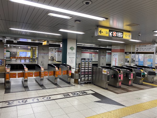 Higashi-Nihombashi Station 4
