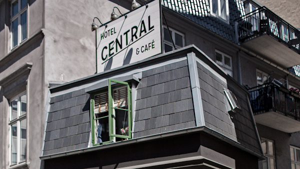 Central Hotel & Café 1