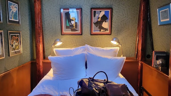 Central Hotel & Café 5