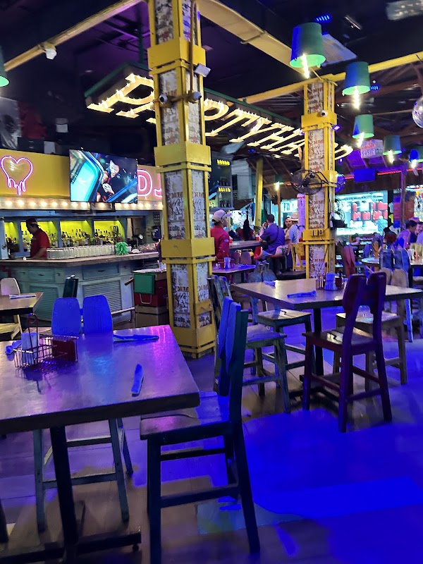 Señor Frog's Official Store 2