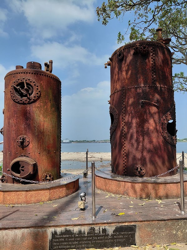 Vasco da Gama Square 5