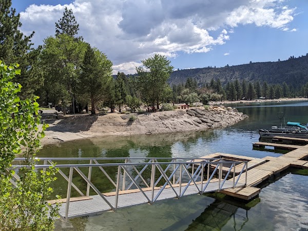 Twin Lakes Resort