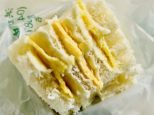 Hong Ryen Jen Cake & Biscuits Ziyou Store 5