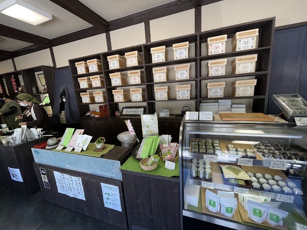 Shinryokusabo (green tea room & store) 5
