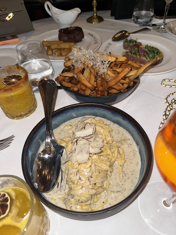 Maison Close Restaurant 3