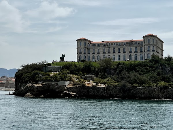 Monument aux héros et victimes de la mer 4