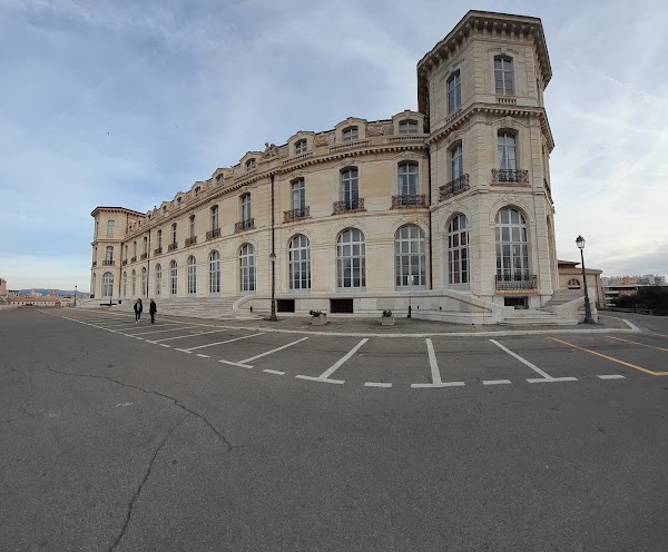 Monument aux héros et victimes de la mer 3