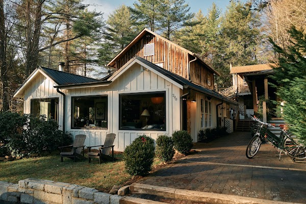 Outpost Inn Highlands