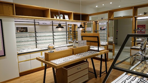 JINS Grand Front Osaka 4