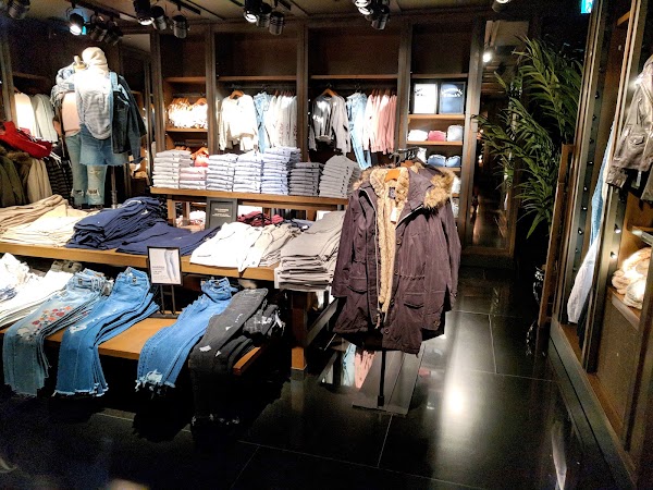 Abercrombie & Fitch 2