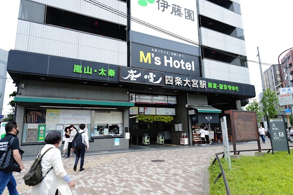 Shijō-Ōmiya Station 1