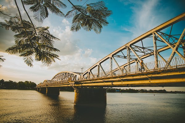 Trường Tiền Bridge 1